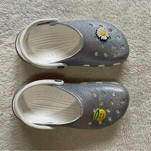 CROCS Kids Silver Glitter Clogs with Fun Charms junior size 5